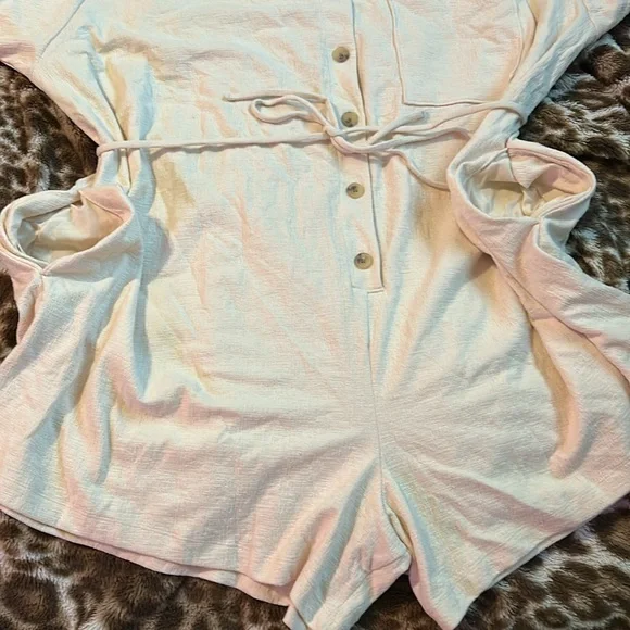 Old Navy Light Cream Textured One piece - Picture 4 of 5